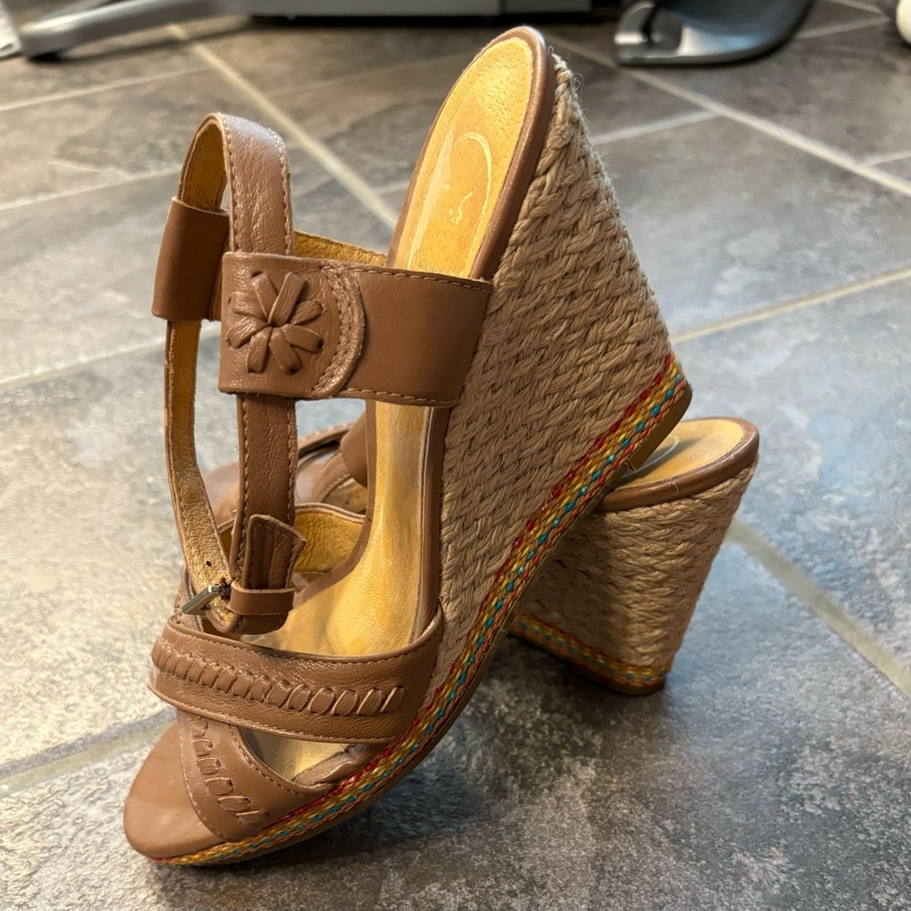 🌈SALE🌈Jack Rogers tan wedges with rainbow accent